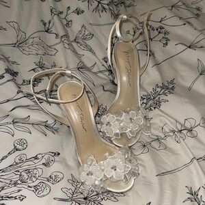 Betsey Johnson cali ivory heels